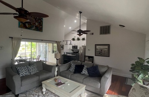 Alden Pines House | Beautiful "Old Florida" Pine Island Golf Course & Marina Home