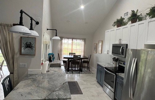 Alden Pines House | Beautiful "Old Florida" Pine Island Golf Course & Marina Home