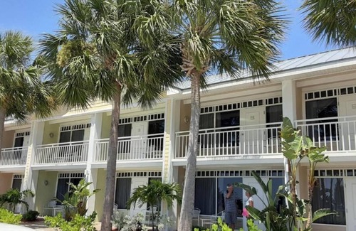 Ruskin Resort | Beautiful one bedroom resort-style studio with pool and beach access...