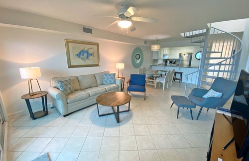 Pensacola Beach House | Beautiful, pet friendly 2 bedroom/2.5 bath townhome with amazing view!
