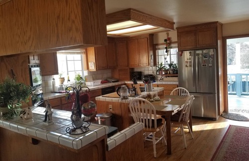 Oakhurst Cottage | Beautiful Pet-Friendly Spacious Lodge near Yosemite & Lakes 9 Rooms/6BR/12 Beds