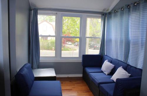 Teaneck House | Beautiful place minutes away to New York City .