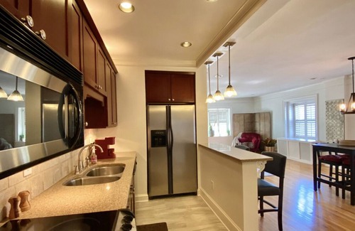 Country Club Plaza Area Condo | Beautiful Plaza Condo