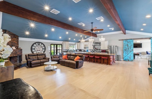 Temecula House | Beautiful pool home steps from wineries!