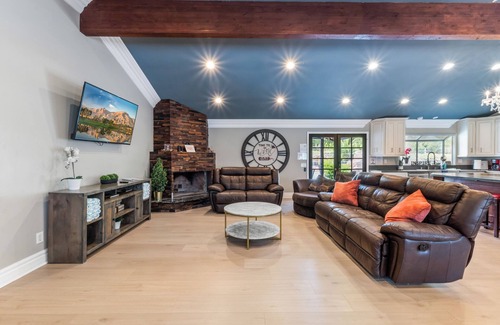 Temecula House | Beautiful pool home steps from wineries!