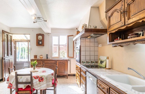 Mesnieres-en-Bray House | Beautiful private villa for 4 guests with WIFI, TV, terrace and pets allowed