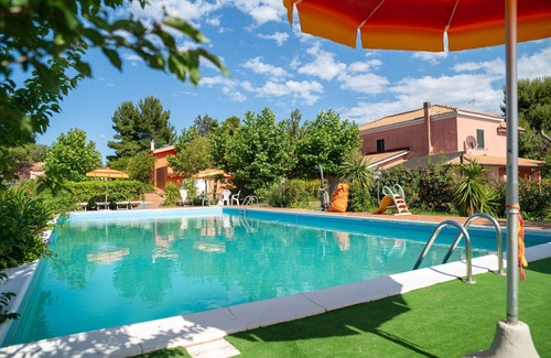 Citta Sant'Angelo House | Beautiful private villa with WIFI, pool, TV, patio, pets allowed and parking, close to Pescara
