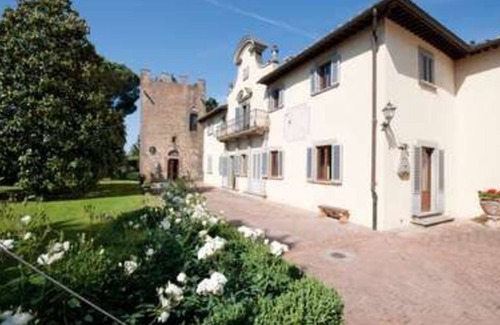Castelfiorentino Villa | Beautiful private villa with WIFI, private pool, hot tub, A/C, TV, terrace, close to San Gimignano
