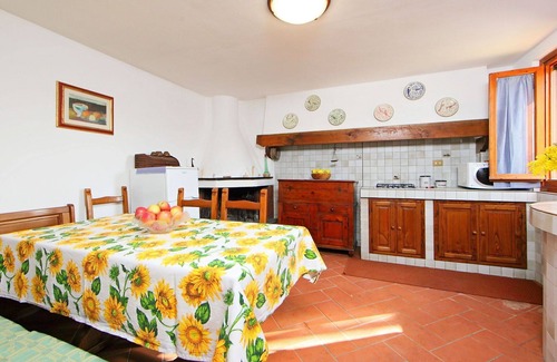 Pieve a Presciano Villa | Beautiful private villa with WIFI, private pool, TV, patio, pets allowed, panoramic view and par.