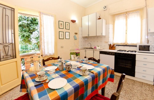 Cascine-La Croce Villa | Beautiful private villa with private pool, WIFI, TV, veranda, pets allowed, parking, close to Lucca