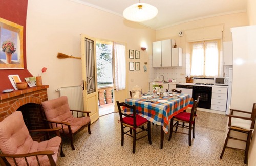 Cascine-La Croce Villa | Beautiful private villa with private pool, WIFI, TV, veranda, pets allowed, parking, close to Lucca