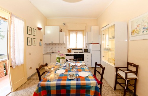 Cascine-La Croce Villa | Beautiful private villa with private pool, WIFI, TV, veranda, pets allowed, parking, close to Lucca