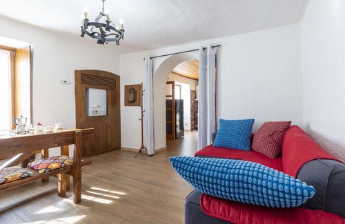 Villa di Tirano House | Beautiful private villa for 7 guests with A/C, WIFI, TV, patio and pets allowed