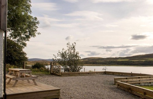 Eyre House | Beautiful private villa for 4 guests with WIFI, TV, patio and parking