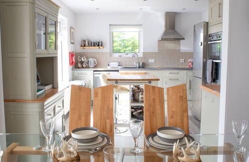 Dunvegan House | Beautiful private villa for 6 people with WIFI, TV and patio