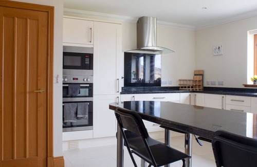 Flashader House | Beautiful private villa for 5 guests with WIFI, TV and parking