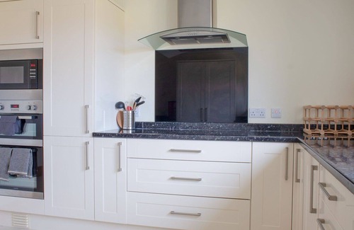 Flashader House | Beautiful private villa for 5 guests with WIFI, TV and parking