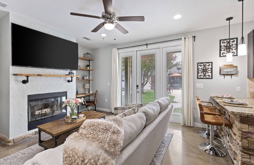 North Central Carrollton House | Beautiful Private Guest House