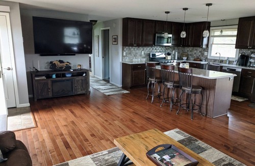 Custer House | Beautiful private handicap accessible home, close to Custer and Michelson Trail.