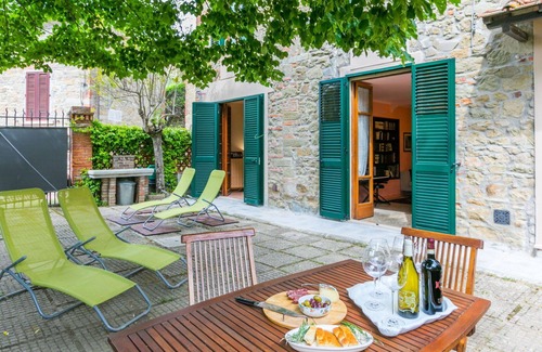 Castelfranco di Sopra House | Beautiful private villa for 5 people with WIFI, TV, patio and pets allowed