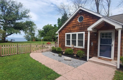 Wilson House | Beautiful Private Lakefront Retreat in Wilson NY
