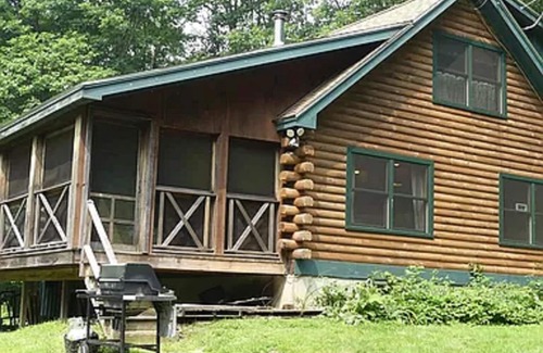 Townshend House | Beautiful, private log cabin with huge, relaxing screened porch