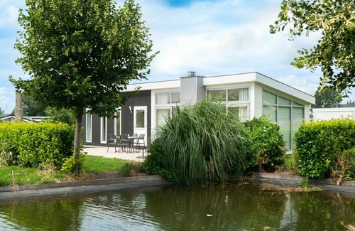 Municipality of Waalwijk House | Beautiful private villa for 4 people with WIFI, pool, TV and terrace