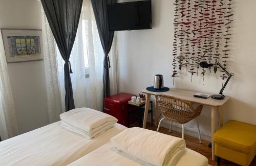 Paco De Arcos House | Beautiful Private Room next to Lisbon - NEW