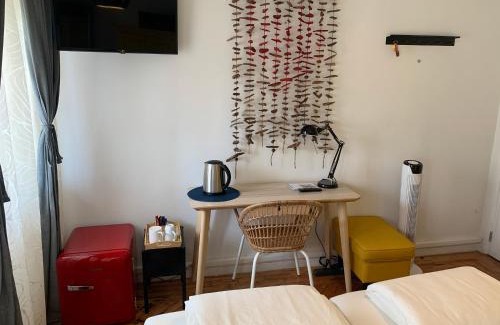 Paco De Arcos House | Beautiful Private Room next to Lisbon - NEW