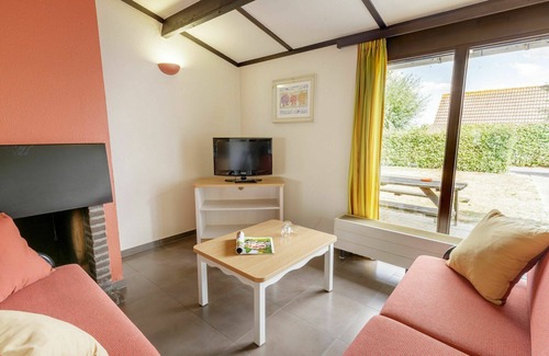 Koksijde House | Beautiful private villa for 3 guests with WIFI, pool, TV, terrace and parking