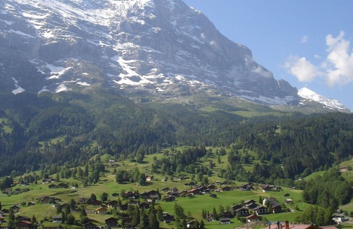 Grindelwald House | Beautiful private villa for 6 guests with WIFI, TV, patio and parking