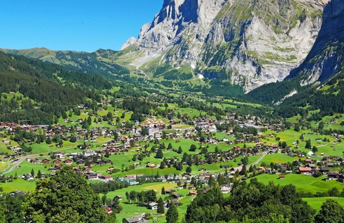 Grindelwald House | Beautiful private villa for 6 guests with WIFI, TV, patio and parking