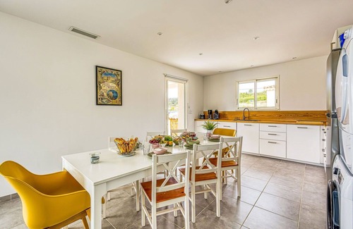 Goudargues House | Beautiful private villa for 8 guests with WIFI, private pool, A/C, TV, terrace and panoramic view