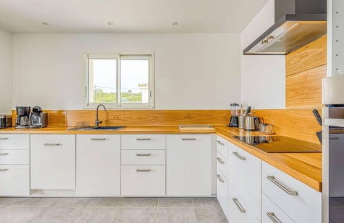 Goudargues House | Beautiful private villa for 8 guests with WIFI, private pool, A/C, TV, terrace and panoramic view