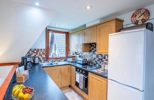 South Laggan House | Beautiful private villa with hot tub, WIFI, TV, terrace, pets allowed and panoramic view