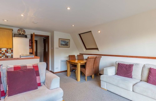 South Laggan House | Beautiful private villa with hot tub, WIFI, TV, terrace, pets allowed and panoramic view