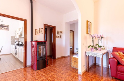 Pitigliano House | Beautiful private villa for 5 people with WIFI, A/C, TV, patio and pets allowed