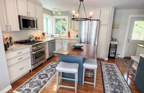 Waitsfield House | Beautiful Private Vermont Home 2 minutes to Sugarbush Resort at Mt. Ellen with views of the slopes