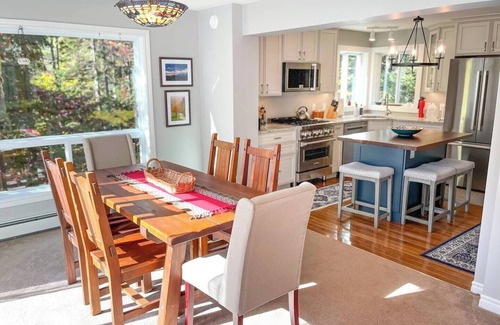 Waitsfield House | Beautiful Private Vermont Home 2 minutes to Sugarbush Resort at Mt. Ellen with views of the slopes