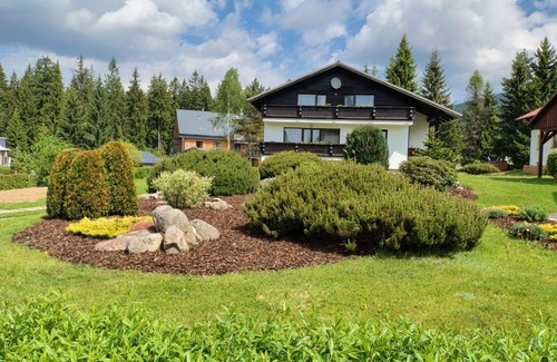 Harrachov House | Beautiful private villa for 12 guests with WIFI, TV, balcony, pets allowed and parking