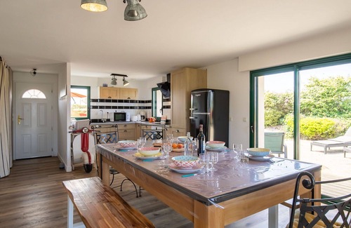Guimaec House | Beautiful private villa for 6 guests with private pool, WIFI, TV, terrace, pets allowed and park.