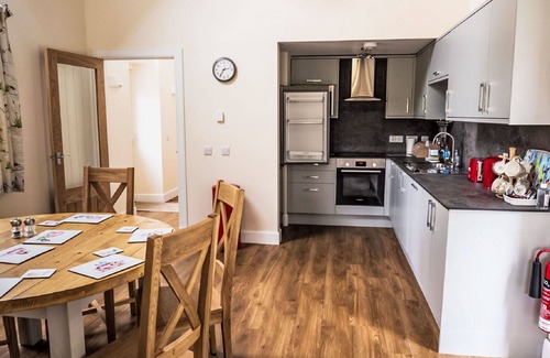 Corrimony House | Beautiful private villa for 6 people with WIFI, TV, terrace and pets allowed