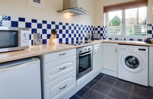 Padstow Villa | Beautiful private villa for 6 people with WIFI, TV, pets allowed and parking