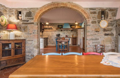 Bucine Villa | Beautiful private villa with WIFI, private pool, patio, pets allowed, panoramic view and parking