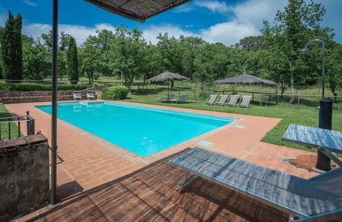 Bucine Villa | Beautiful private villa with WIFI, private pool, patio, pets allowed, panoramic view and parking