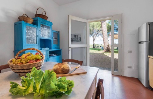 Follonica House | Beautiful private villa for 11 people with WIFI, A/C, TV, patio and parking