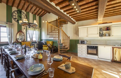Lucignano House | Beautiful private villa for 10 guests with private pool, hot tub, A/C, WIFI, TV, terrace and par.