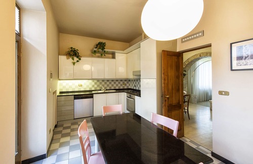 Montalcino Villa | Beautiful private villa for 6 people with hot tub, A/C, WIFI, TV, patio, panoramic view and park.