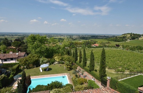 Zenevredo Villa | Beautiful private villa with WIFI, private pool, A/C, TV, patio, pets allowed and panoramic view