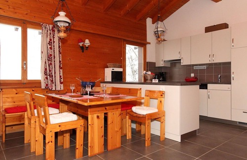 Leytron House | Beautiful private villa for 8 people with TV, terrace and pets allowed